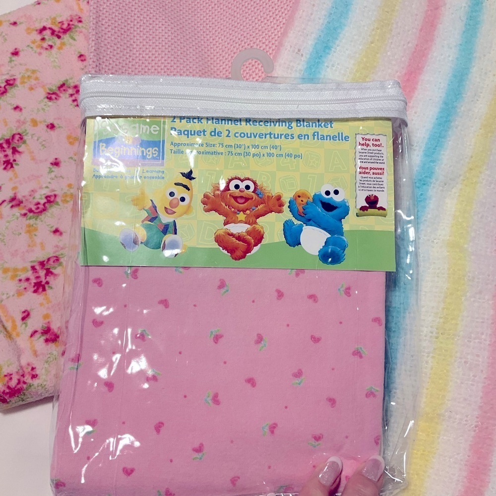🆕 Sesame Beginnings Baby 2 Pack Flannel Receiving Blankets Plus 3 Used Blankets